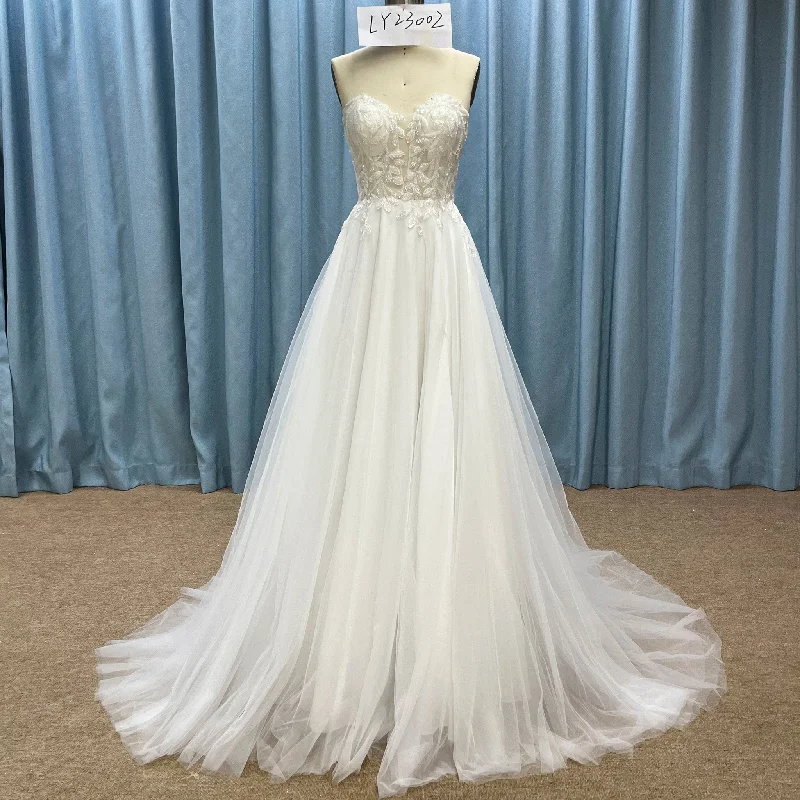 Women's Outdoor Attire Now on Sale for Chic Urban Styles Tulle Sweetheart A-line Wedding Dress with Chapel Train