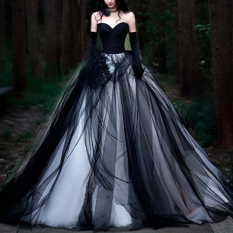 Women's Evening Apparel Effortless Sophistication Ball Gown Black and White Wedding Dress with Sweetheart Neck