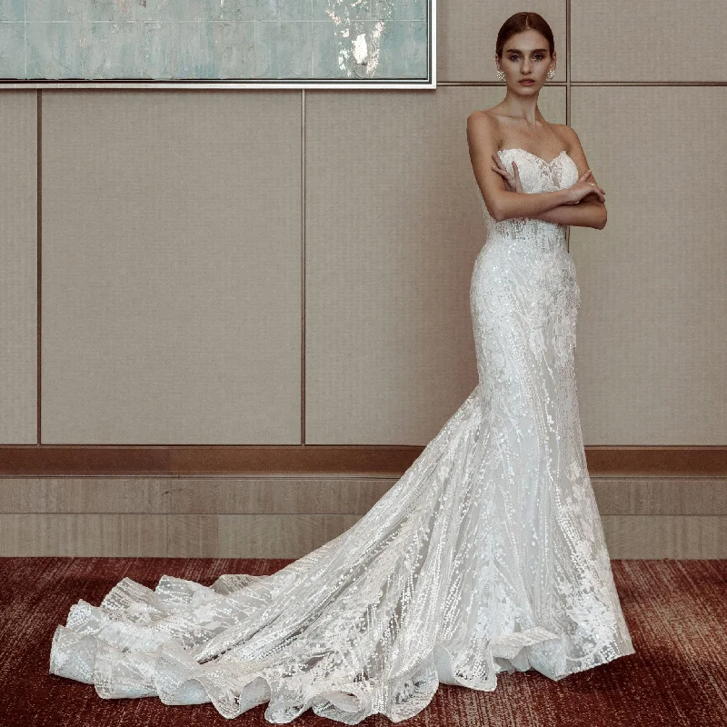 Fashion-Forward Women's Clothing Lighten Up with Nordic Styles Strapless Lace Mermaid Wedding Dress with Sweetheart Neckline