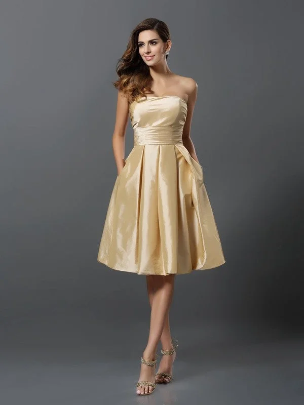 Women's Outerwear Garments Vintage Elegance A-Line/Princess Strapless Sleeveless Short Taffeta Bridesmaid Dresses