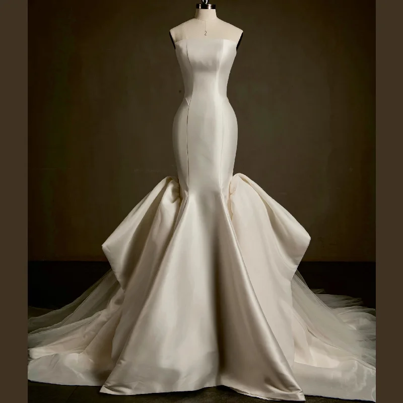 Classic Women's Clothing Styles Flowy Fabric Strapless Trumpet Wedding Dresses & Bridal Gowns